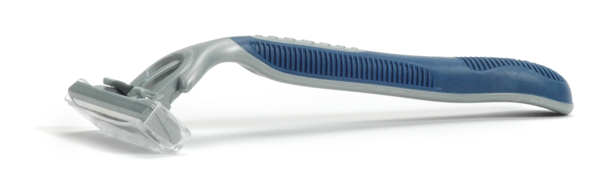 Triple Blade RAZORs w/ Lubricating Strip & Comfort Grip Handle